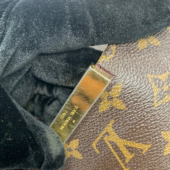 LOUIS VUITTON Monogram Favorite MM Crossbody Bag - Picture 11 of 16